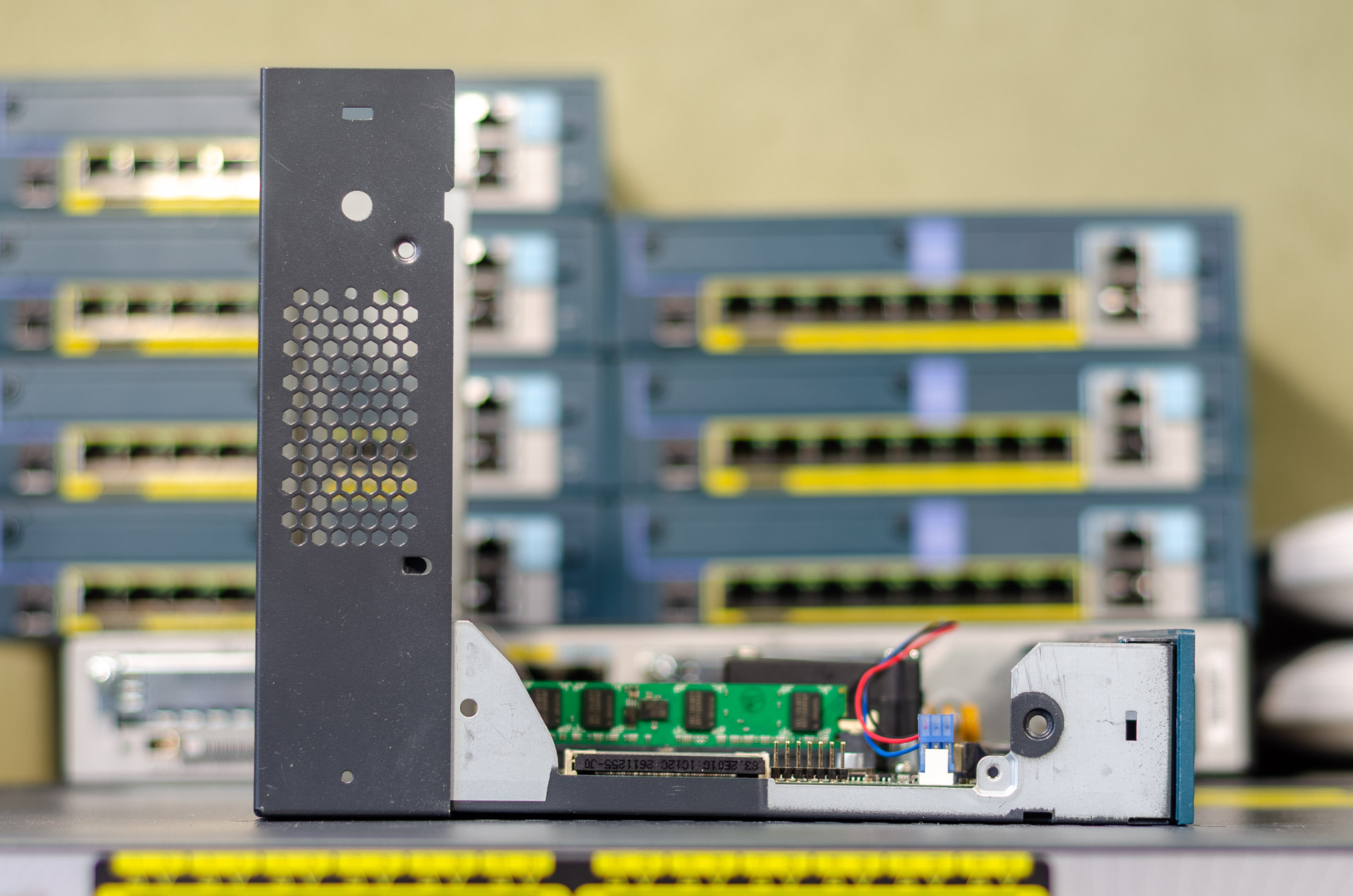 Cisco CT2504 without the cover Cisco CT2504 without the cover