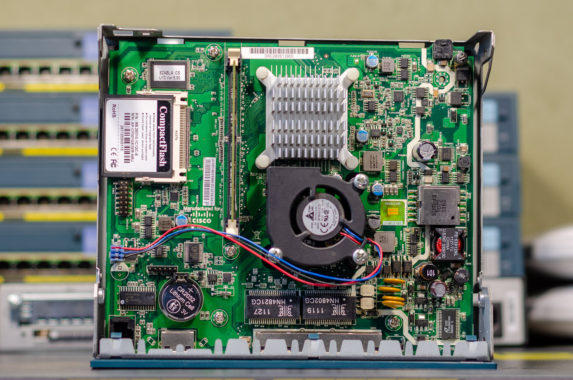 The internal motherboard of the Cisco CT2504 View of the Cisco CT2504 motherboard